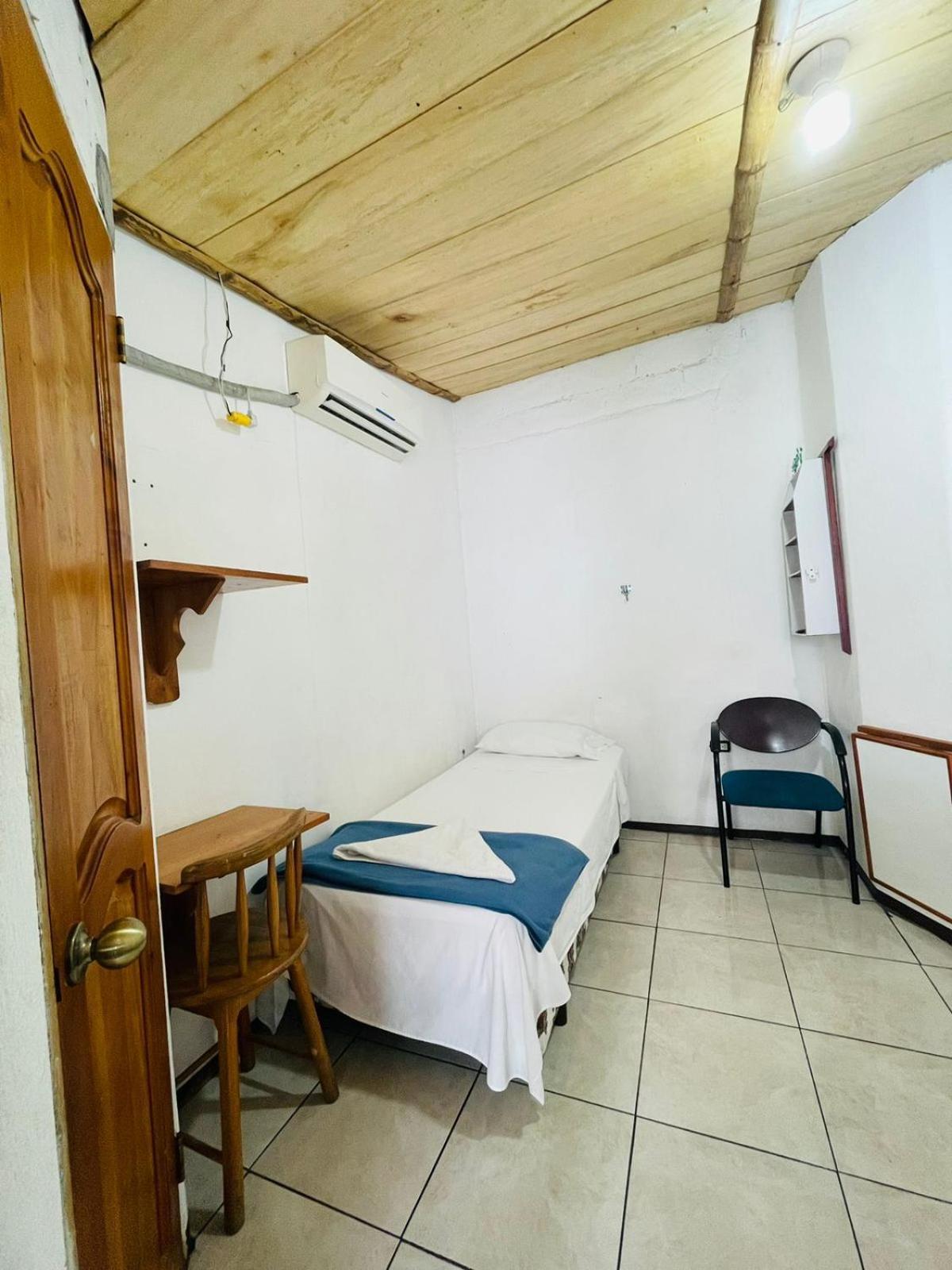 Hostal Darwin ปูแอร์โตอาโยรา ภายนอก รูปภาพ