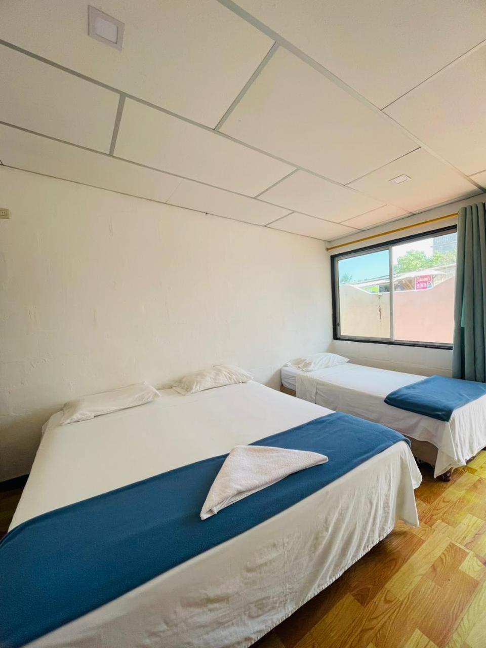 Hostal Darwin ปูแอร์โตอาโยรา ภายนอก รูปภาพ