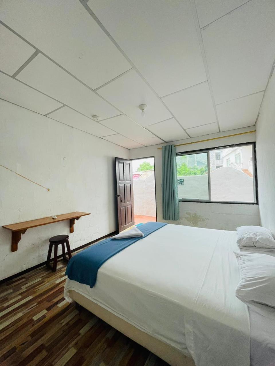 Hostal Darwin ปูแอร์โตอาโยรา ภายนอก รูปภาพ