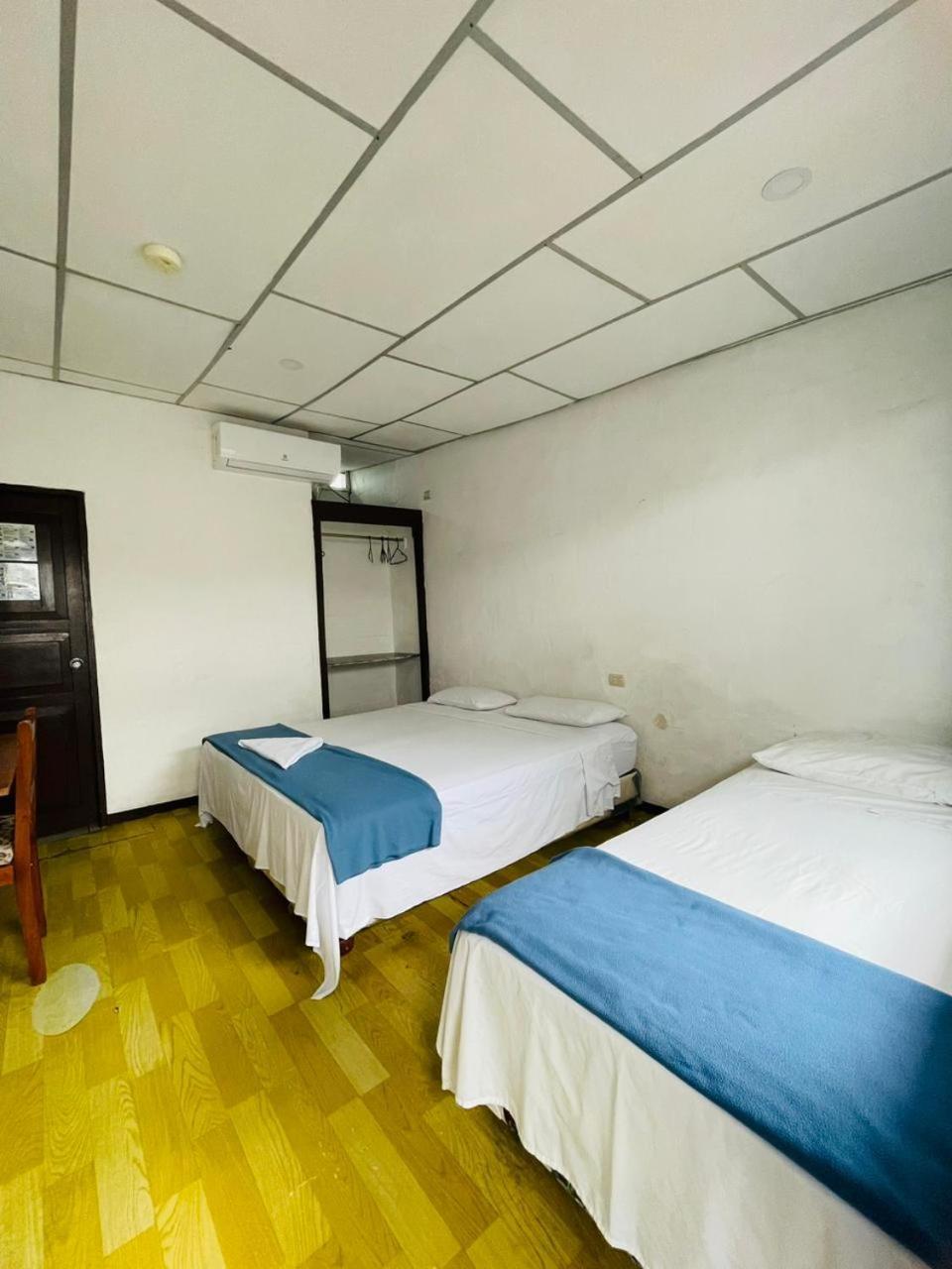 Hostal Darwin ปูแอร์โตอาโยรา ภายนอก รูปภาพ