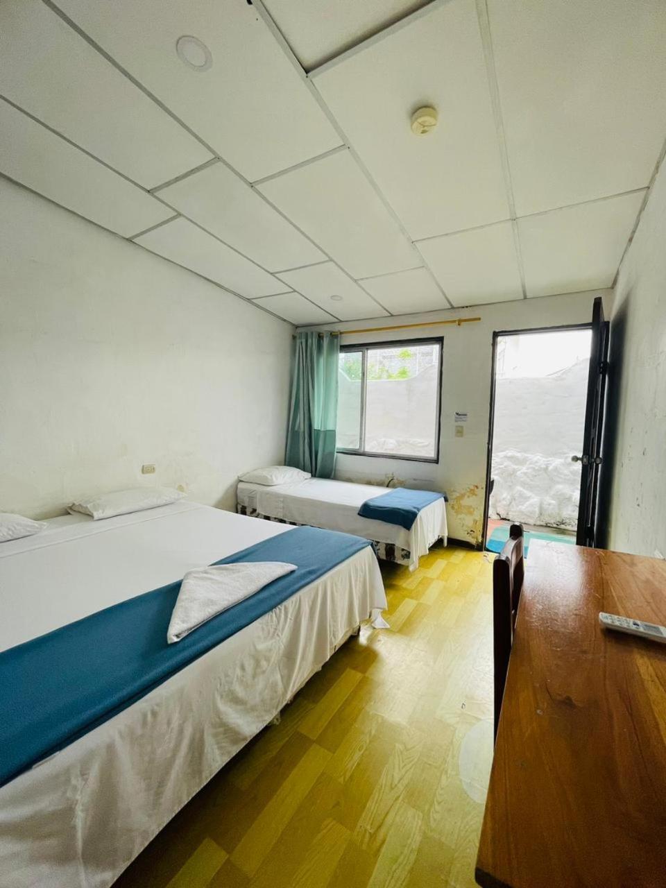 Hostal Darwin ปูแอร์โตอาโยรา ภายนอก รูปภาพ