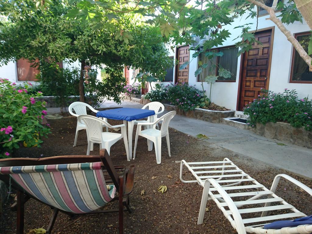 Hostal Darwin ปูแอร์โตอาโยรา ภายนอก รูปภาพ